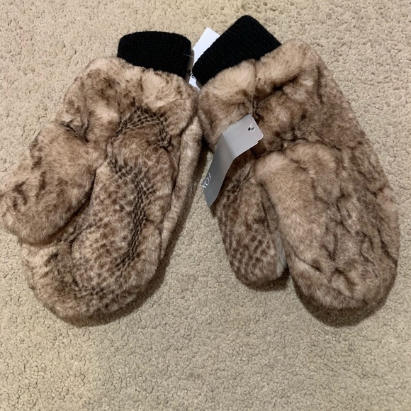 Alex Max mittens *happy to negotiate* - Picture 1 of 4